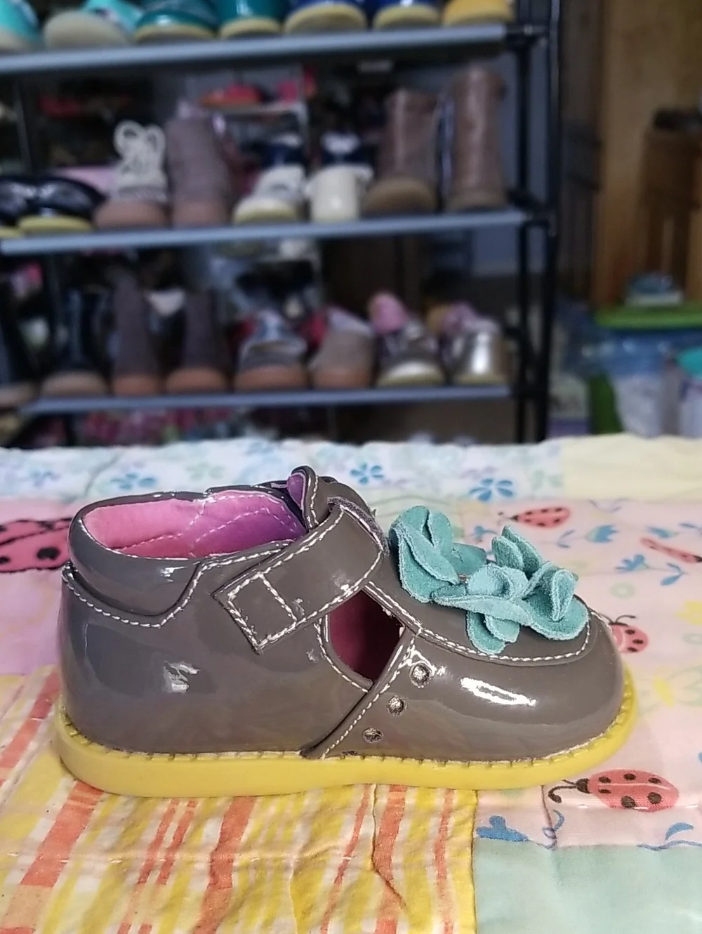 Livie & Luca Gray Patent Leather Mary Janes w/Teal Suede Flowers Size 4 Blossoms